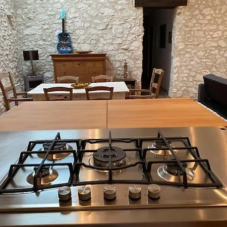 Petit Rousset Cerise 埃梅