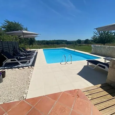 Petit Rousset Cerise Apartment *