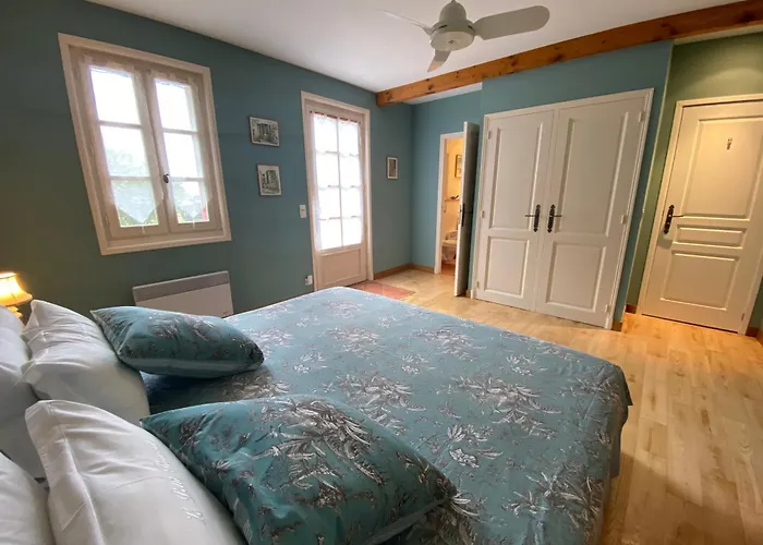 Petit Rousset Cerise